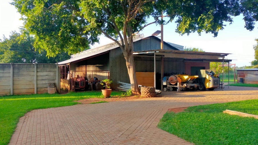 Commercial Property for Sale in Kroondal North West